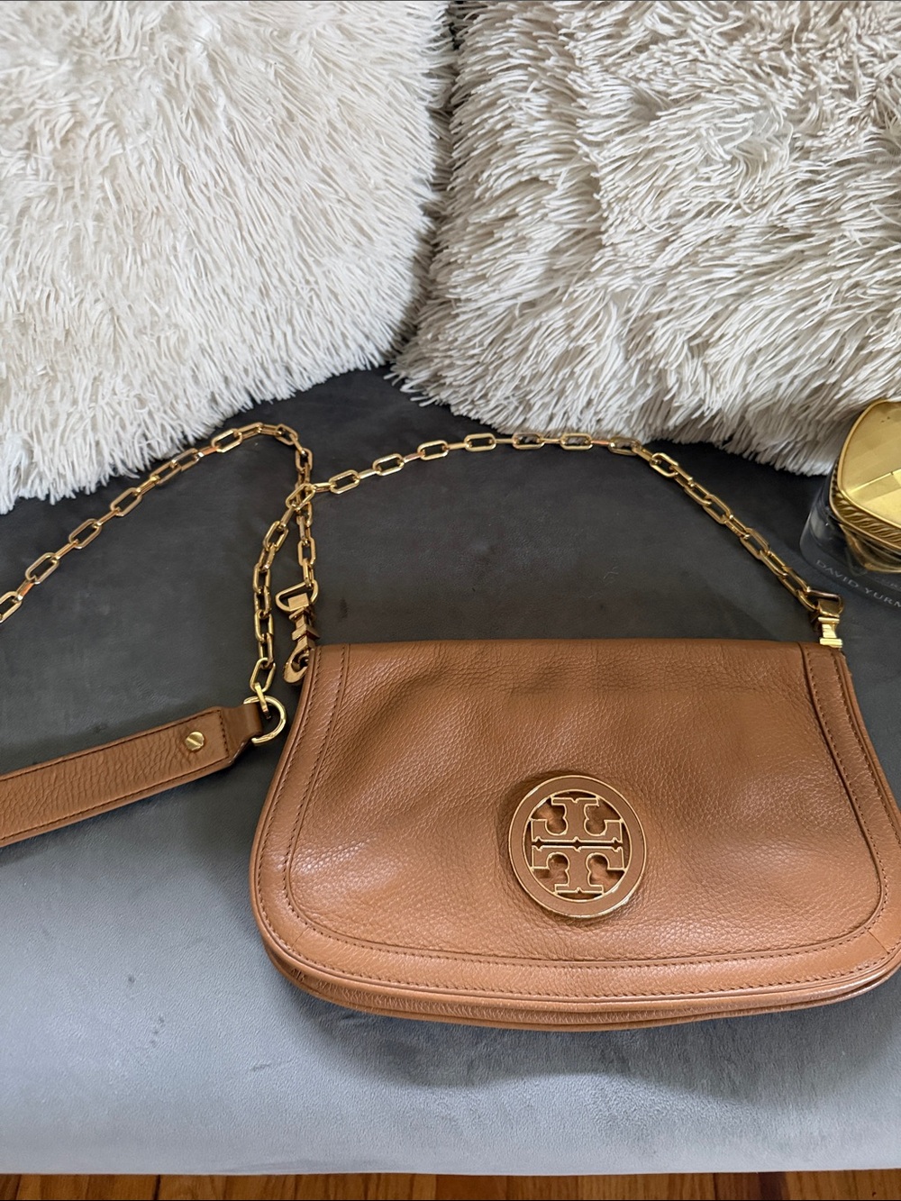 Tory Burch Classic 🤎 Pebbled Leather Crossbody with Gold Logo & Detachable Strap